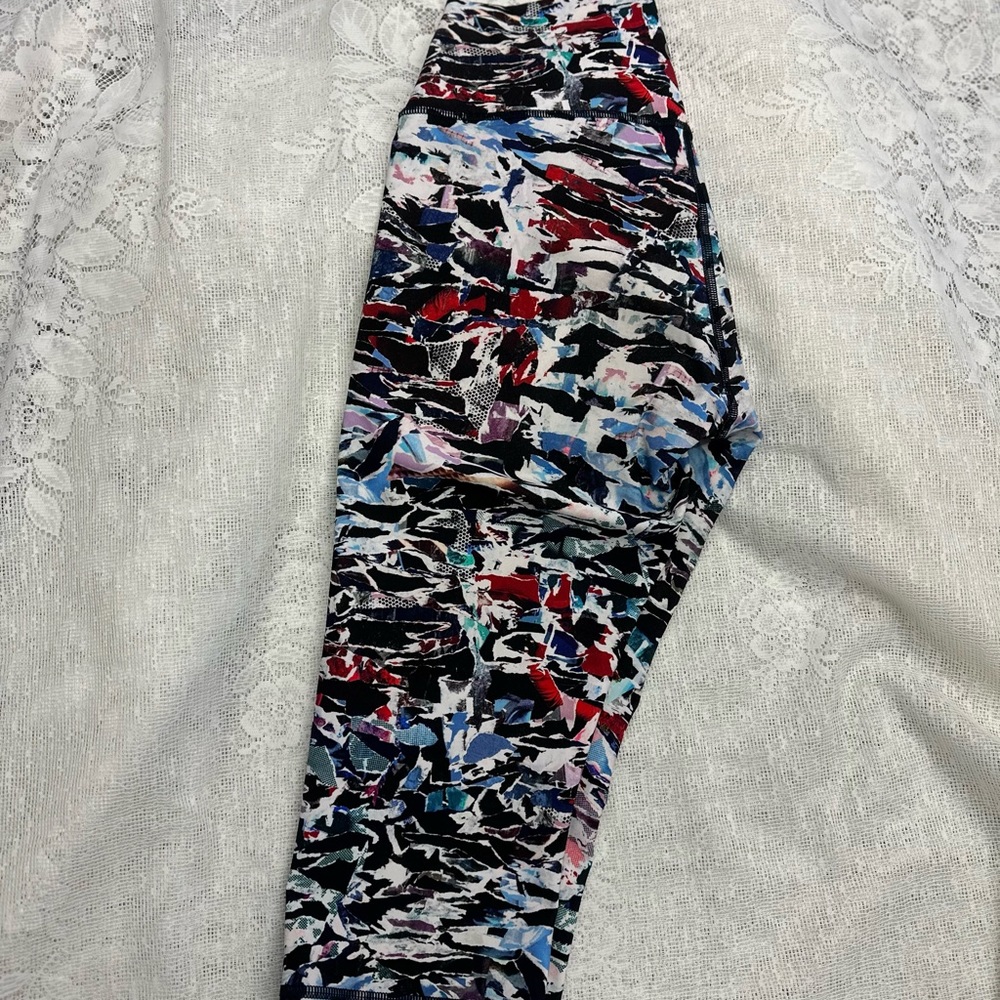 Lululemon | Multi Black White Red Blue Size 4 - image 4